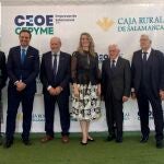 Ángela de Miguel y Santiago Aparicio junto a los galardonados con los Premios CEOE Cepyme Salamanca