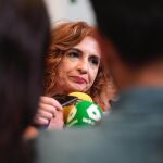 La vicepresidenta primera y ministra de Hacienda, María Jesús Montero, en una atención a medios.