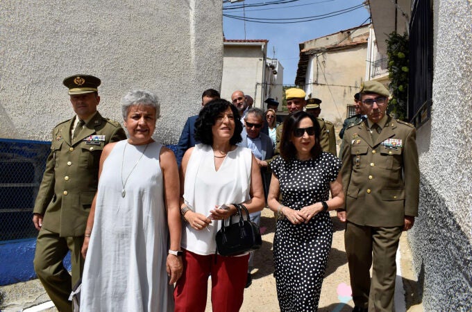 La ministra de Defensa, Margarita Robles, ha asistido a la celebración del Corpus Christi en Mira (Cuenca)