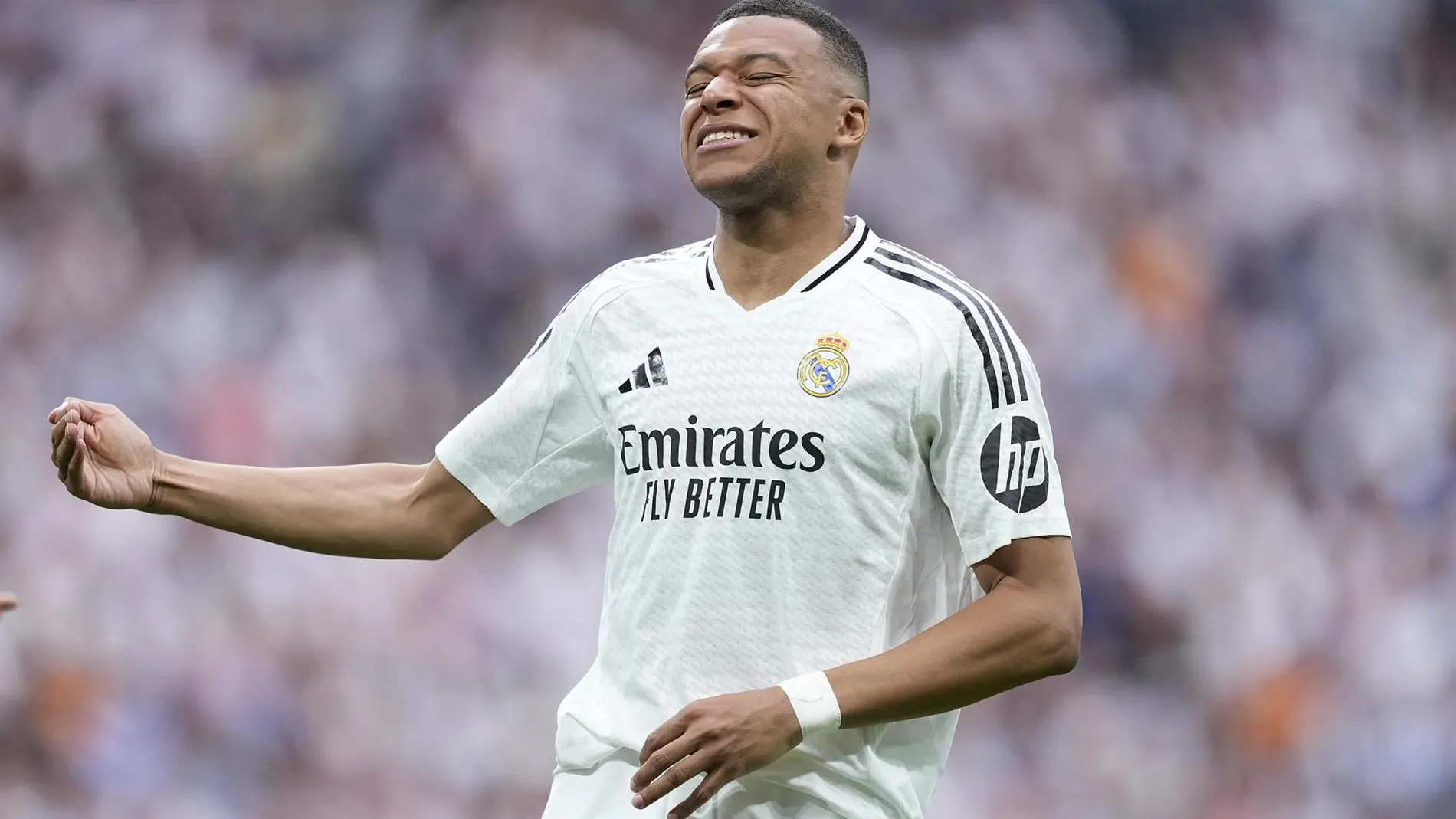 Fútbol.- AMP.- El delantero del Real Madrid Kylian Mbappé deja el hospital tras un cuadro agudo de gastroenteritis