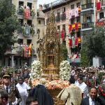 Toledo se abarrota para vivir su Corpus y el calor no impide que miles de personas contemplen la Custodia reluciente