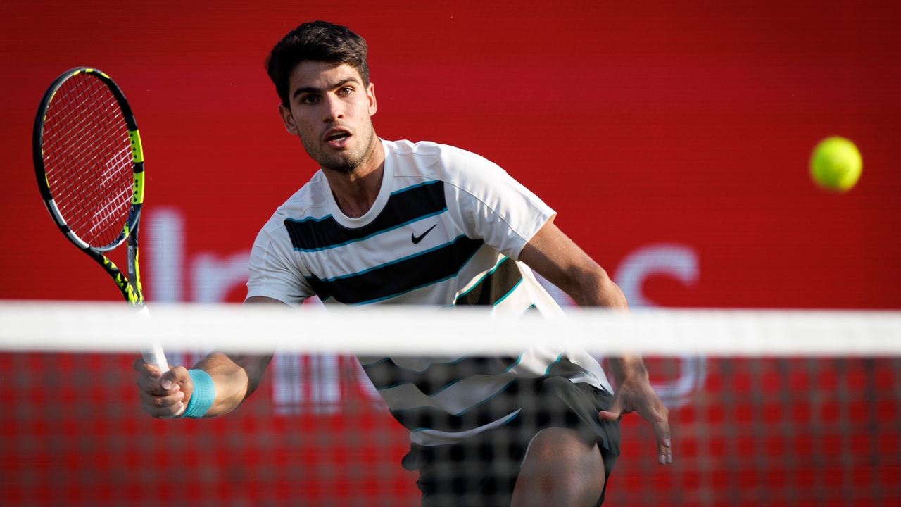 Alcaraz - Rinderknech, en directo hoy: cuartos de final del torneo de Queen's 2025