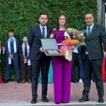 El alcalde de Zaratán, Roberto Migallón, junto a la pregonera, la periodista Laura Cembranos