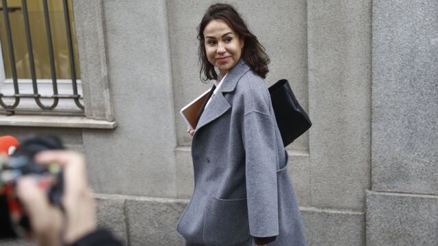 MADRID, 05/03/2025.- La ex presidenta de ADIF Isabel Pardo de Vera a su llegada al Tribunal Supremo en Madrid donde el juez que investiga el caso Koldo toma declaración este miércoles a varios testigos. 