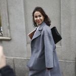 MADRID, 05/03/2025.- La ex presidenta de ADIF Isabel Pardo de Vera a su llegada al Tribunal Supremo en Madrid donde el juez que investiga el caso Koldo toma declaración este miércoles a varios testigos. 