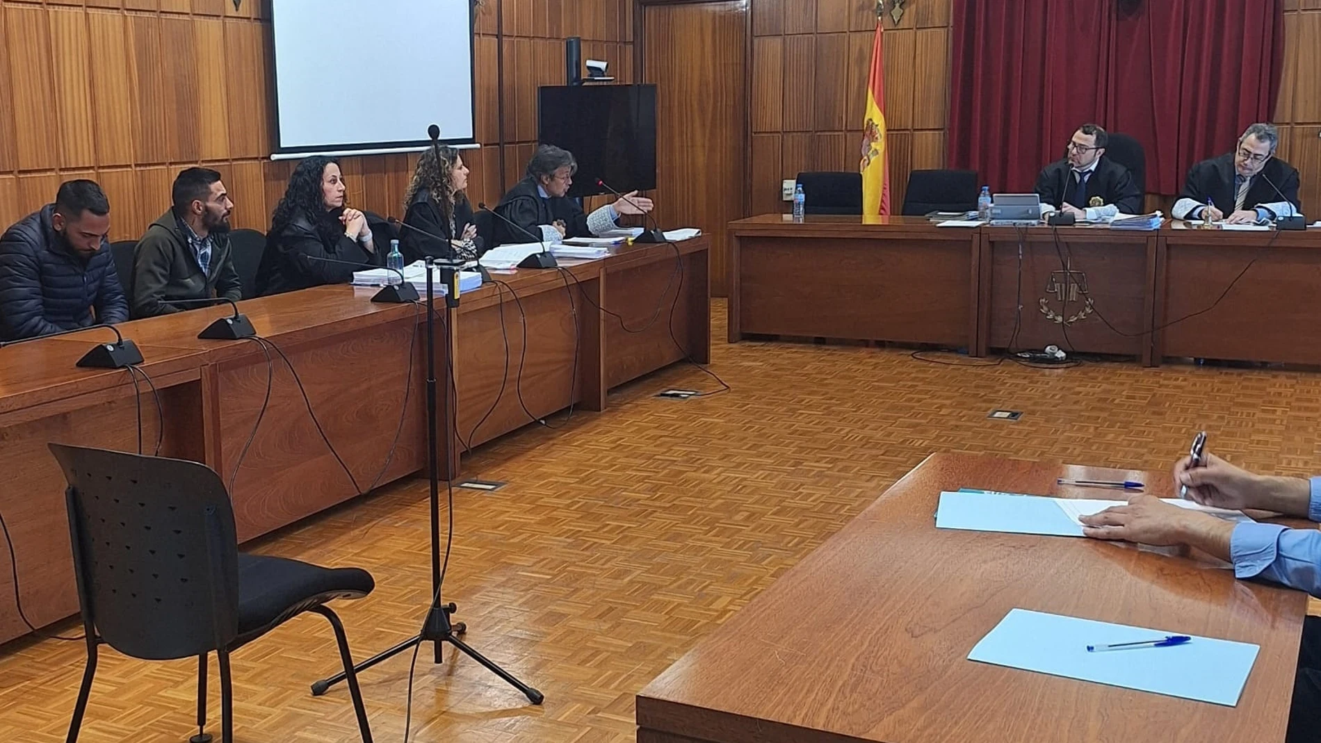 Condenados a 12 años de prisión a los hermanos que asesinaron un hombre en la gasolinera de Sutullena