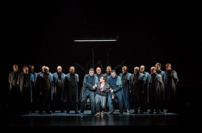 Una escena de la representación de "Roberto Devereux" bajo la dirección musical de Francesco Lanzillotta
