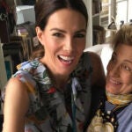 Adriana Abascal junto a su madre Nieves
