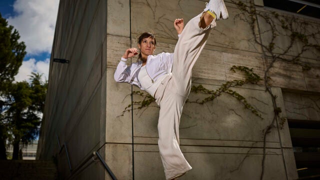 Entrevista con la deportista española de kárate Sandra Sánchez, considerada la mejor de la historia en la categoría de kata femenino individual al ser número 1 del ranking por la Federación Mundial de Karate (WKF) después de permanecer durante seis años consecutivos como líder de la clasificación mundial. © Alberto R. Roldán / Diario La Razón. 15 04 2025