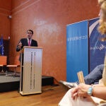 Suárez-Quiñones participando en el foro