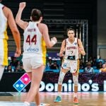 Alba Torrens, Iyana Martín y Araújo, en el partido ante Alemania
