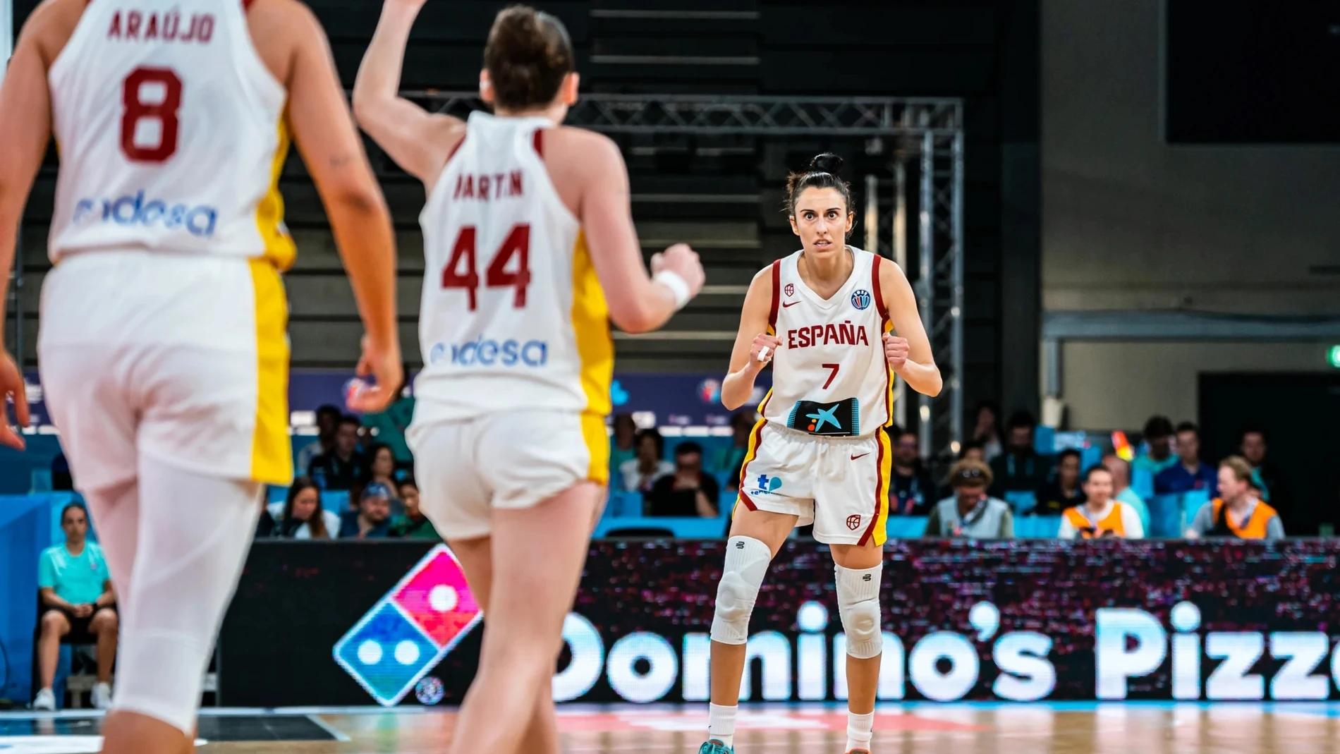 Alba Torrens, Iyana Martín y Araújo, en el partido ante Alemania
