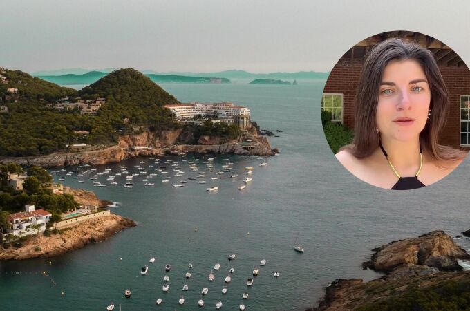 Una influencer en una playa catalana