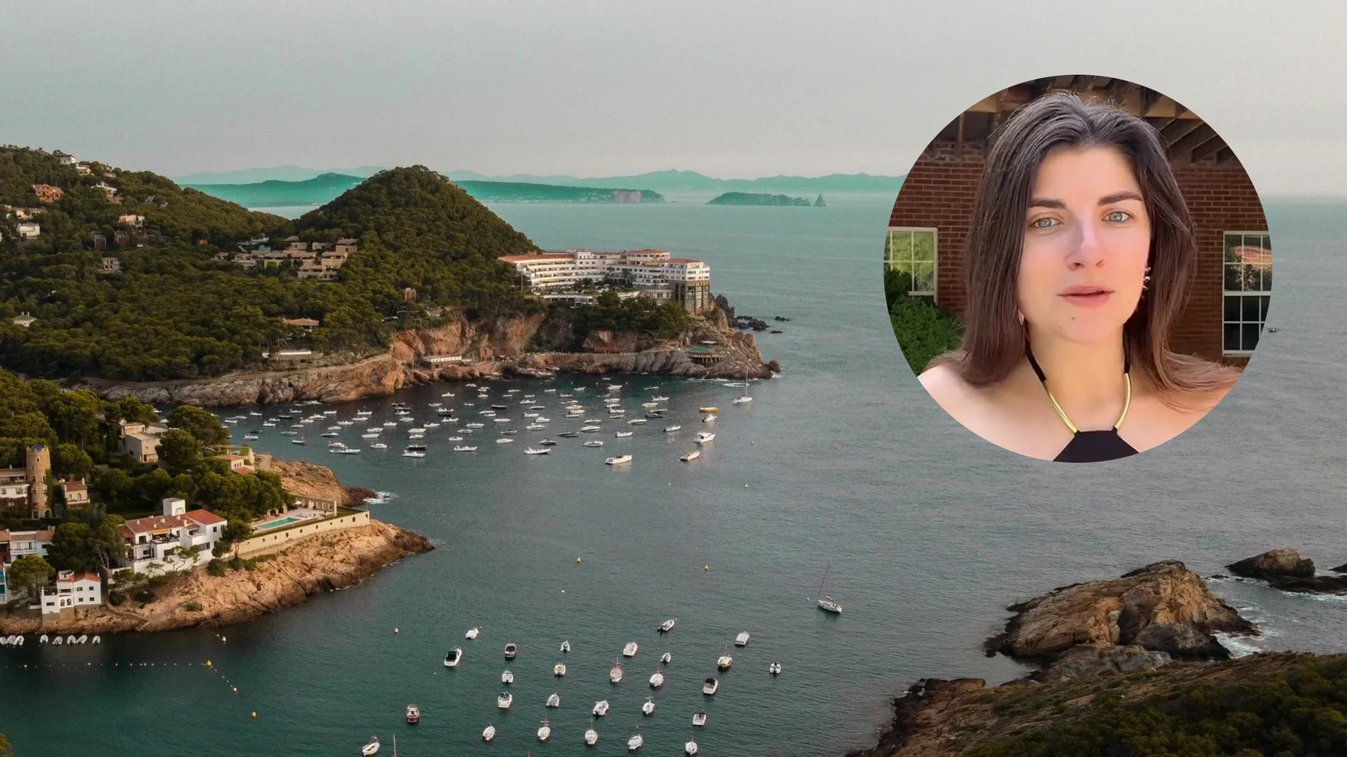 Una influencer en una playa catalana