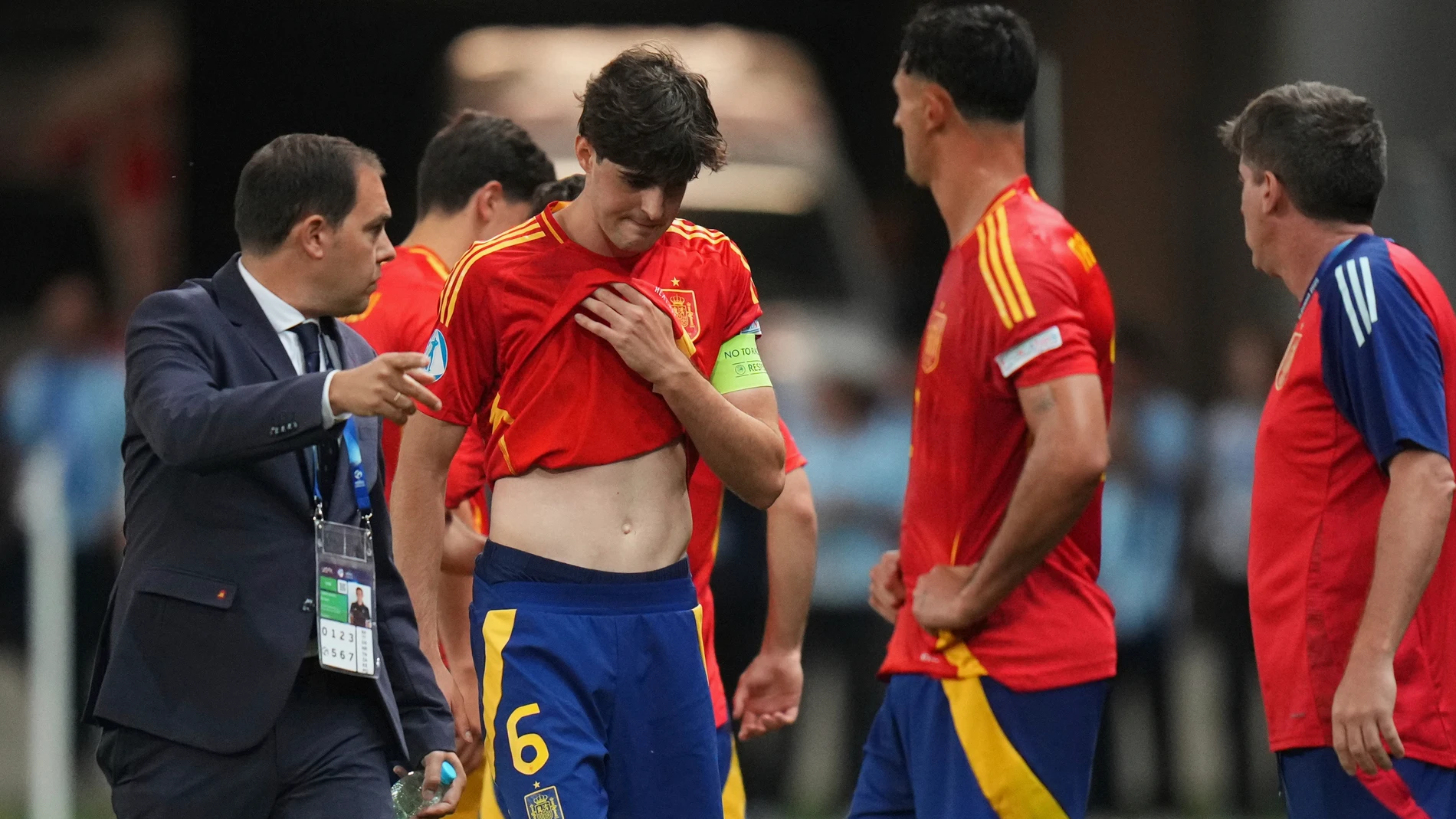 Spain's Javi Guerra, second left, reacts at the end of a quarter final soccer match between Spain and England at the European U-21 Championship at the Anton Malatinsky Stadium, in Trnava, Slovakia, Saturday, June 21, 2025. (AP Photo/Petr David Josek)