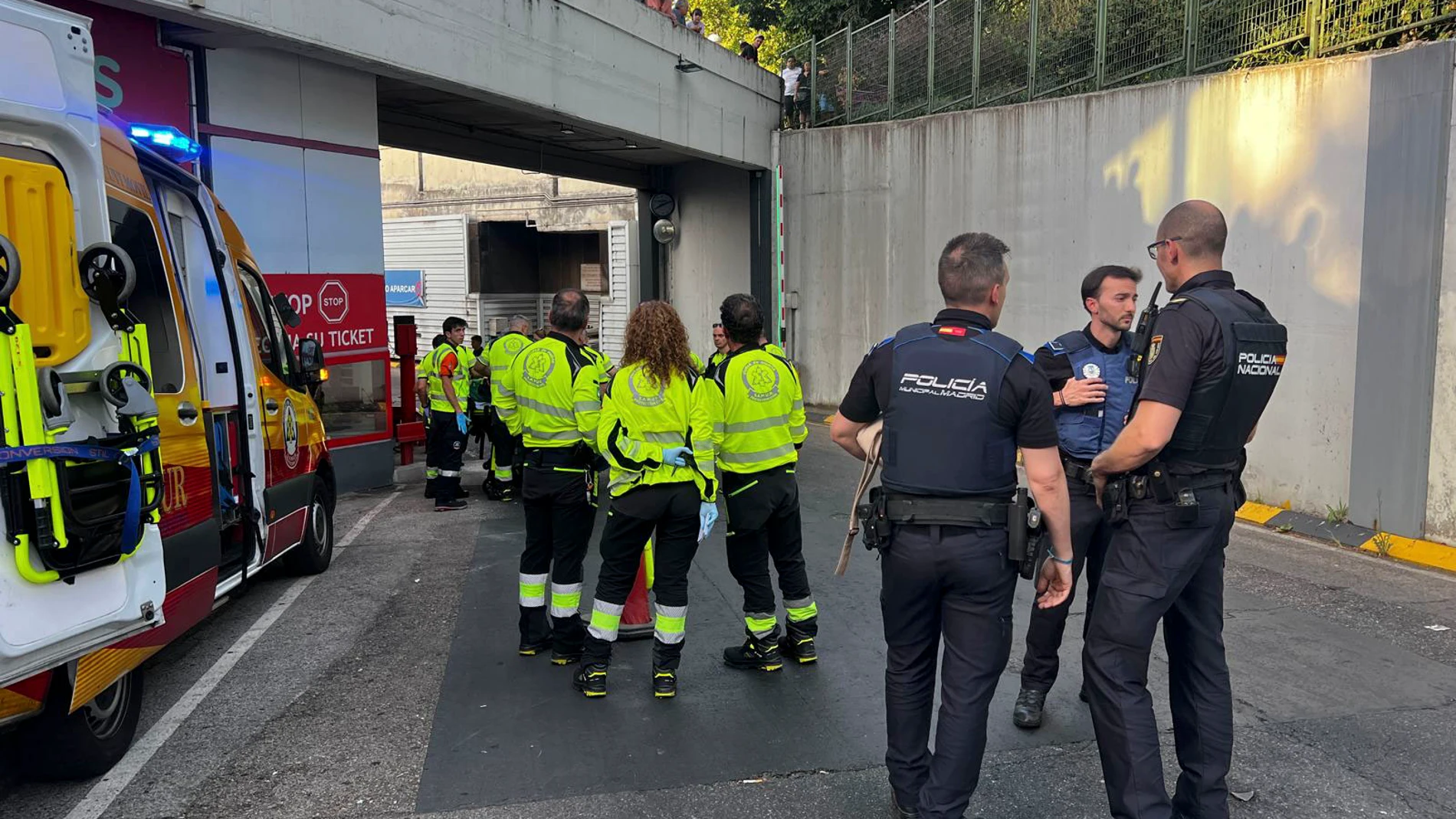 MADRID, 22/06/2025.- Una mujer de 34 años se encuentra en estado potencialmente grave tras precipitarse desde una altura de siete metros tras sufrir una agresión por parte de un hombre en la estación de autobuses de Méndez Álvaro, ha informado Emergencias Madrid. EFE/Ayuntamiento de Madrid SOLO USO EDITORIAL/SOLO DISPONIBLE PARA ILUSTRAR LA NOTICIA QUE ACOMPAÑA (CRÉDITO OBLIGATORIO)