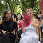 La vicepresidenta segunda y ministra de Trabajo y Economía Social, Yolanda Díaz, a la derecha