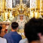 Veneración de Nuestra Señora de la Esperanza Macarena tras la actuación de mantenimiento y conservación (Sevilla)