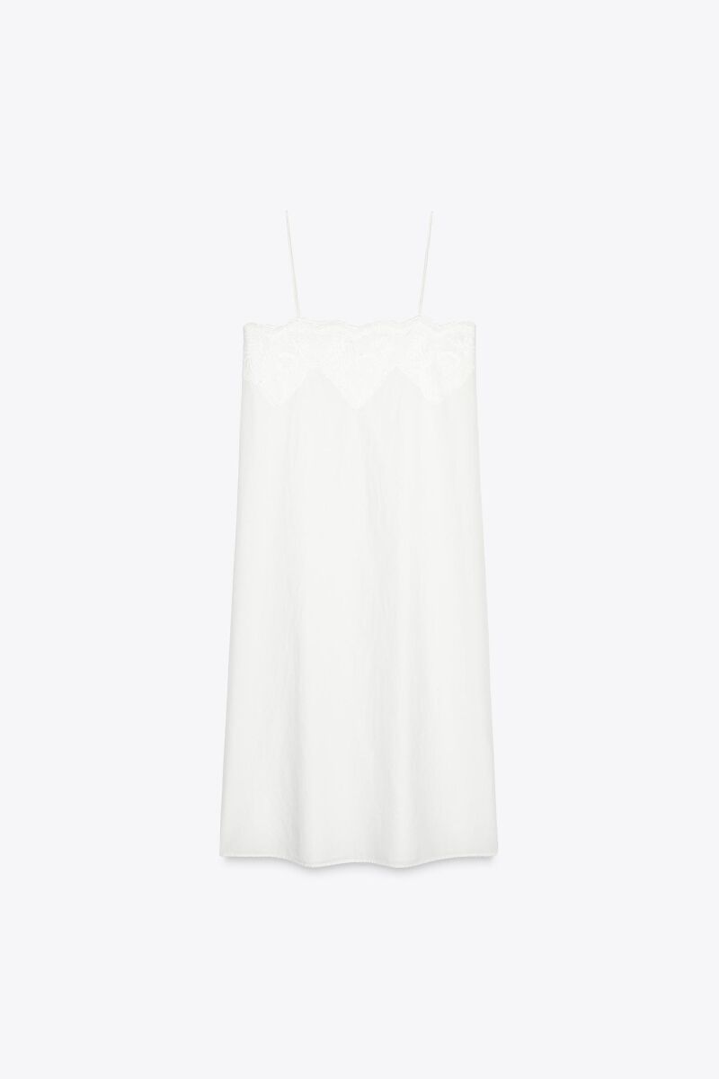 Vestido blanco con bordados.