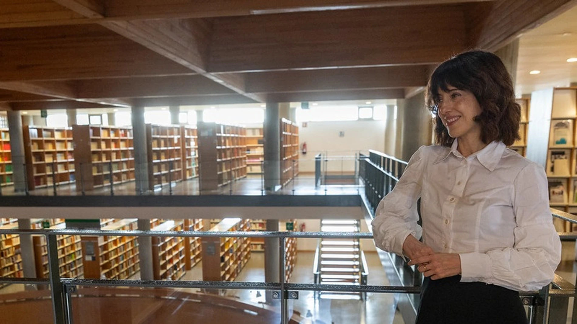 La Uned propone recorrer el "paraíso de las bibliotecas" con Irene Vallejo