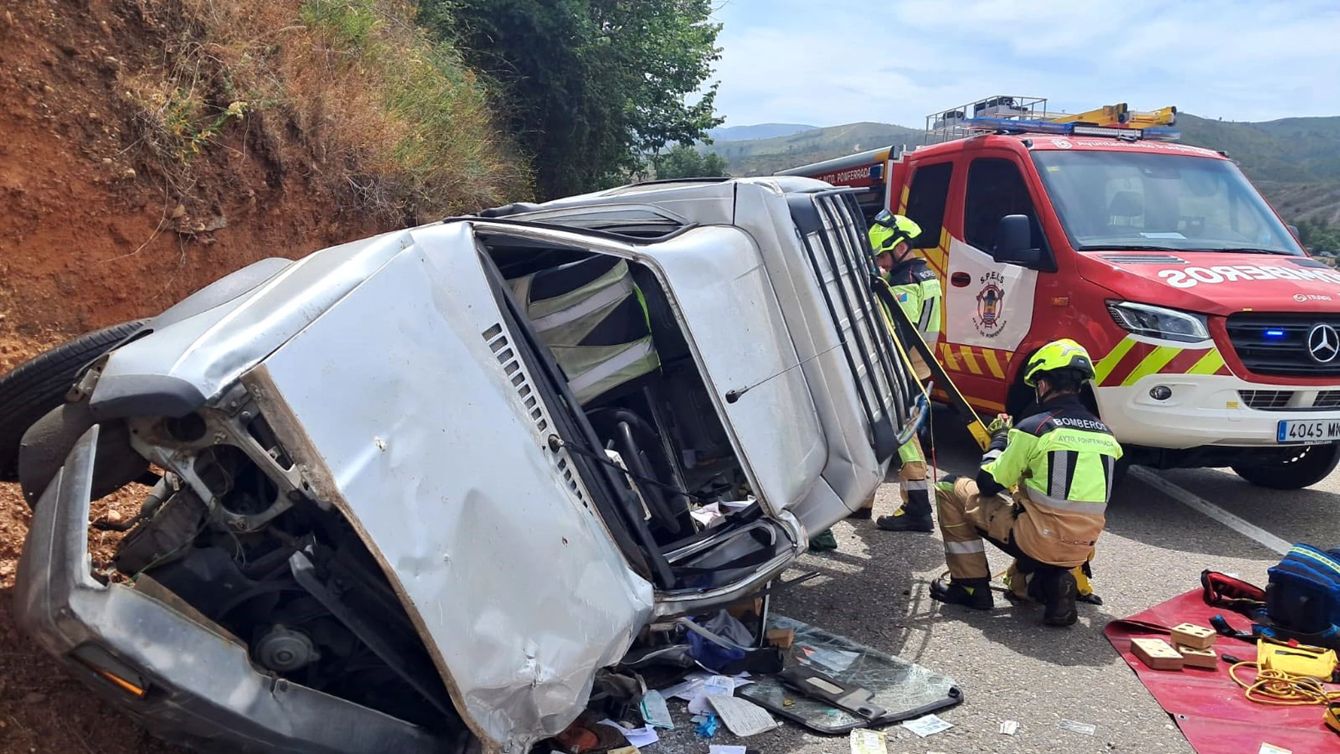 Dos personas resultan heridas tras colisionar un turismo y una furgoneta en Puente Domingo Flórez (León)