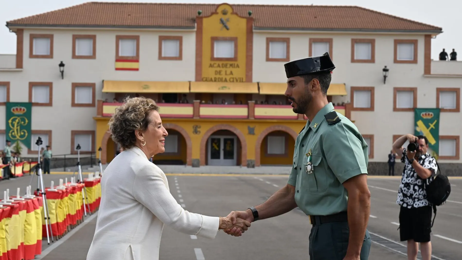 . BAEZA (JAÉN), 24/06/2025.-La secretaria de Estado de Seguridad, Aina Calvo, durante el acto de entrega de diplomas de la 130ª promoción de guardias civiles celebrado en la Academia de Baeza, este martes en Jaén, donde ha destacado “el rigor, la vocación de servicio y la dedicación al bien común” de la Guardia Civil. La 130ª promoción está formada por 2.495 alumnos distribuidos en trece compañías (1.881 hombres y 614 mujeres).EFE/Ministerio del Interior//SOLO USO EDITORIAL/SOLO DISPONIBLE PA...