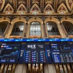 BBVA y Sabadell suben en bolsa a la espera de la decisión del Gobierno sobre la opa