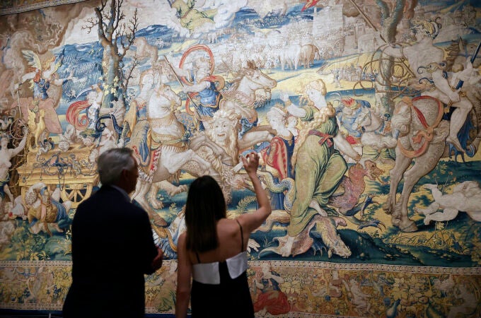 Presentación de la exposición de tapices 'Iconografía del mal. Los tapices de los pecados capitales' en la galería de las Colecciones Reales