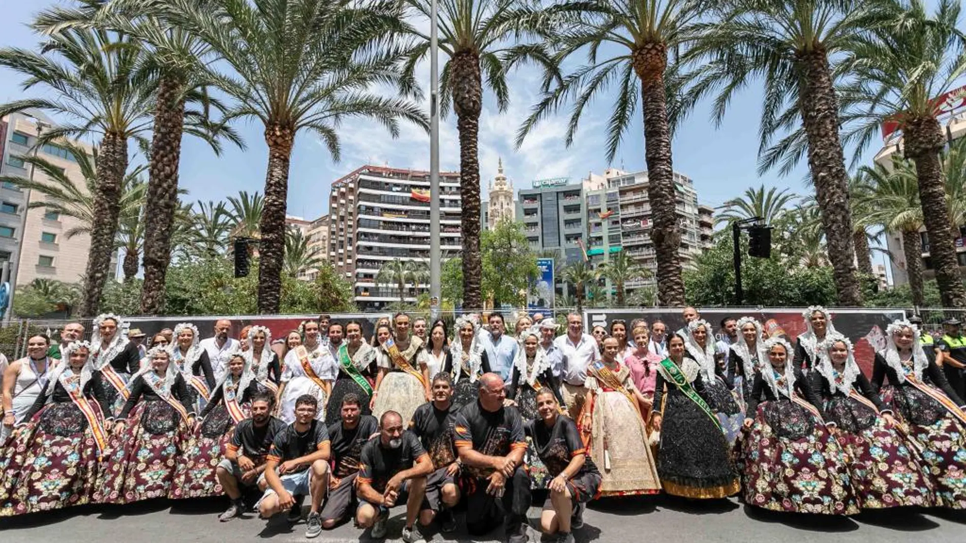 La última mascletà de las Hogueras de la Alicante: Un sentido homenaje al pirotécnico Pedro Luis Sirvent