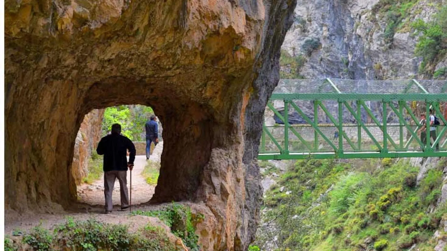 La Garganta Divina, recorrido por tierras leonesas