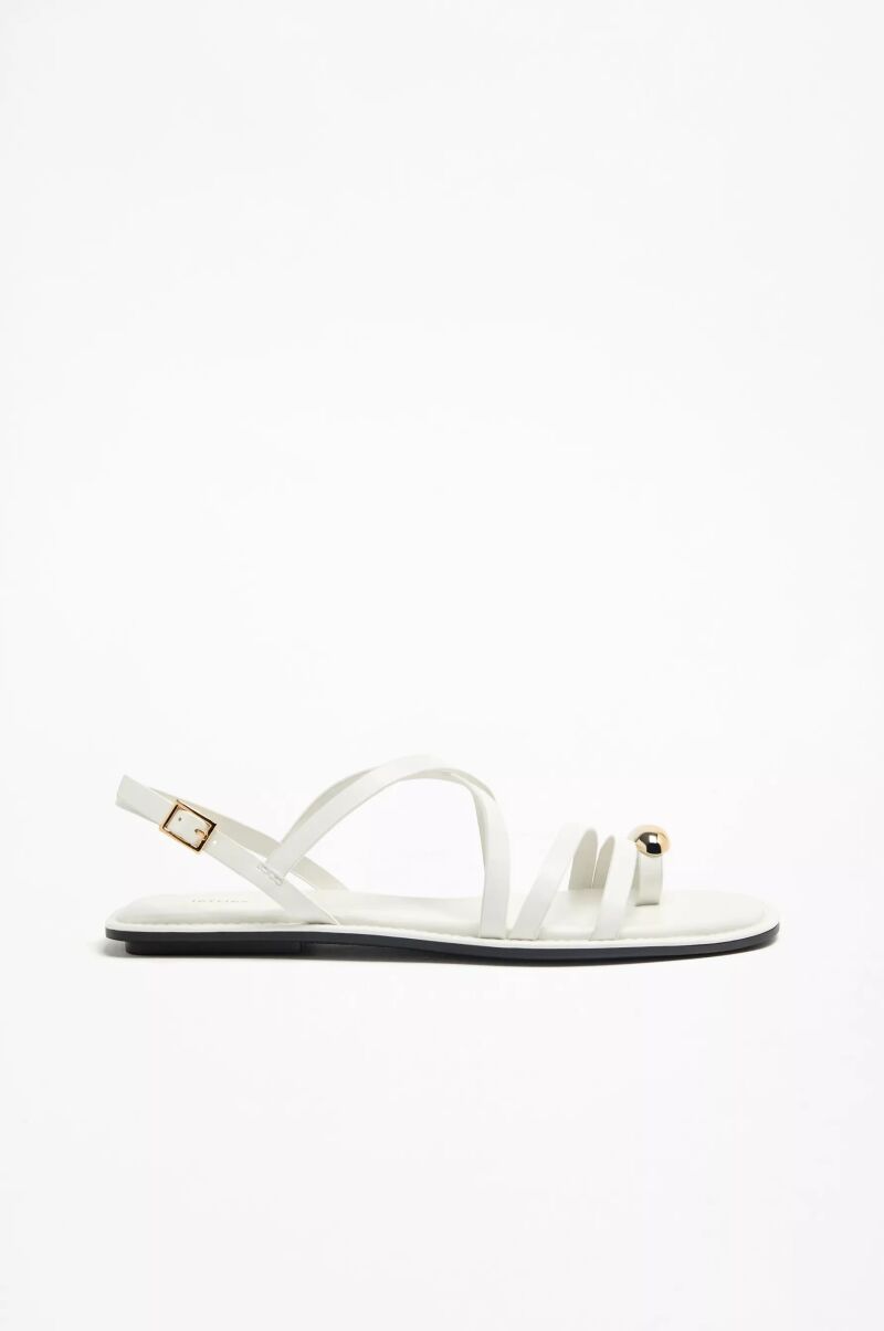 Sandalias planas.