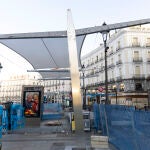 Instalación de toldos en la Puerta del Sol para generar sombras por la exposición solar en la misma.