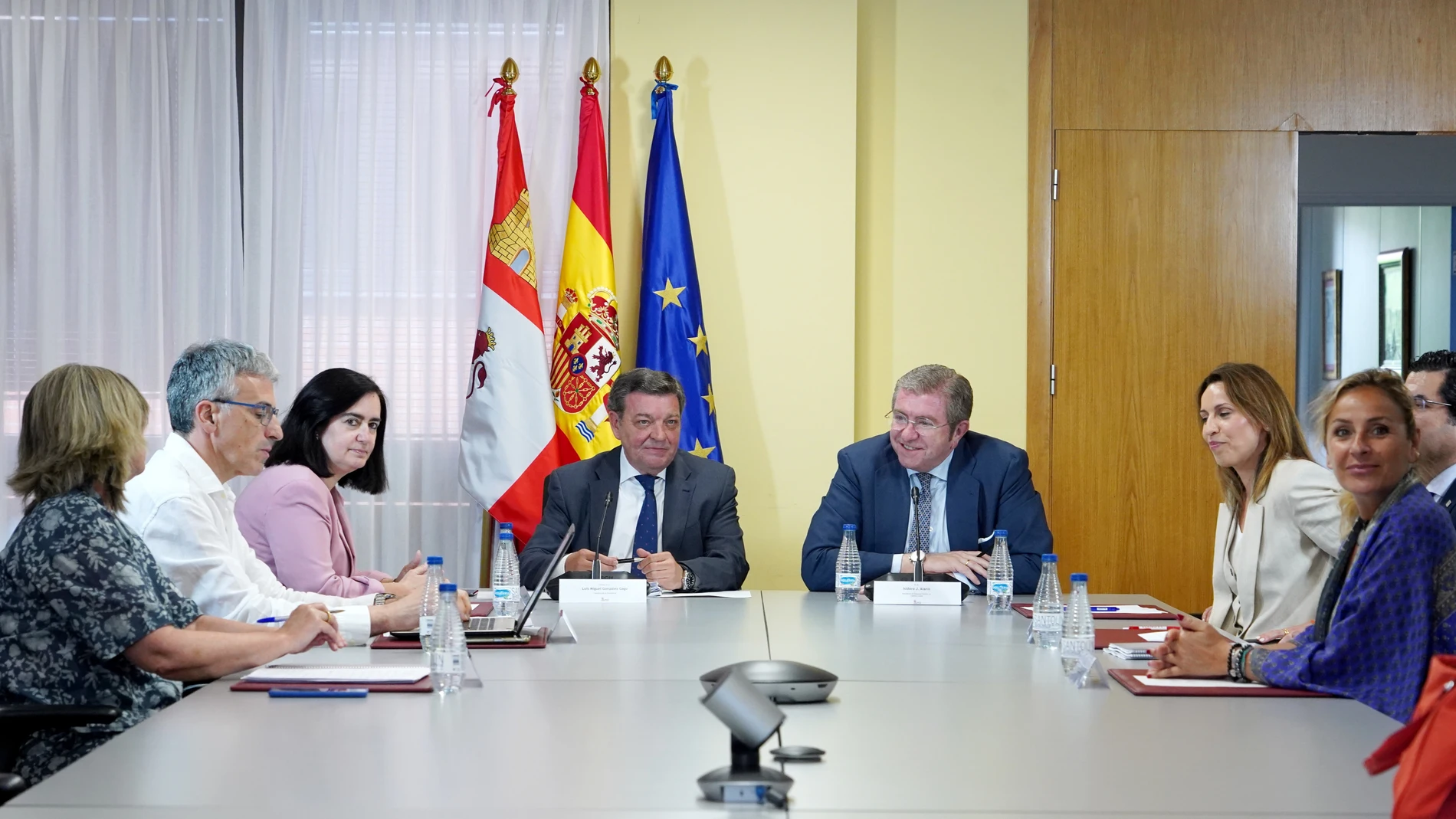 González Gago durante su encuentro con representantes de Empresa Familiar