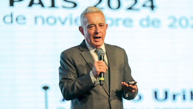 Fiscal pide a una jueza que condene al expresidente Uribe por fraude procesal y soborno