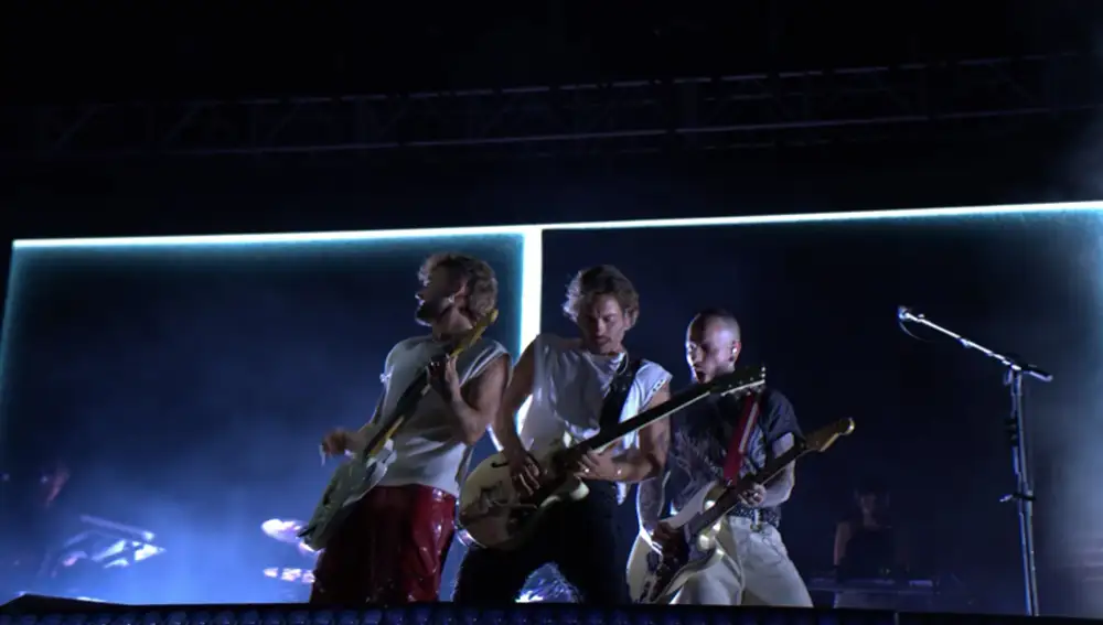 Dani Fernández y su banda en Torrejón de Ardoz.