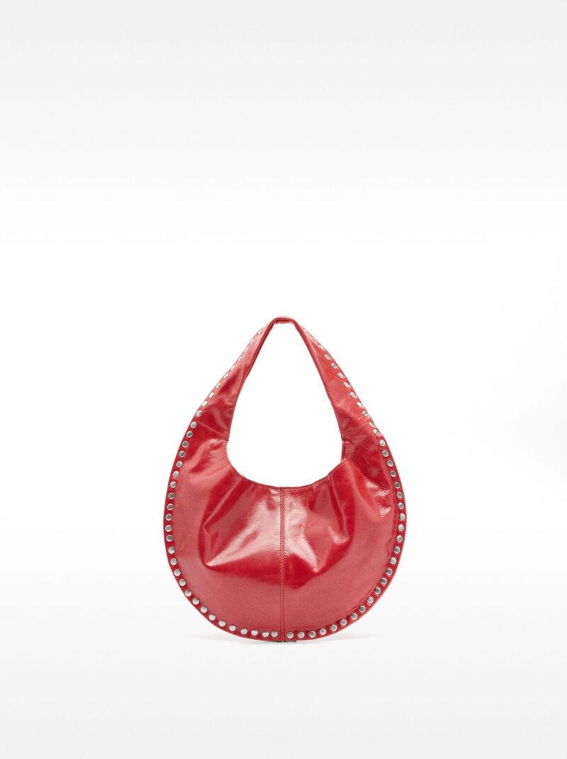 Bolso de tachuelas.