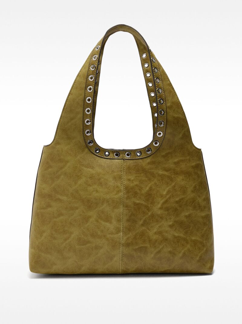 Bolso de tachuelas.
