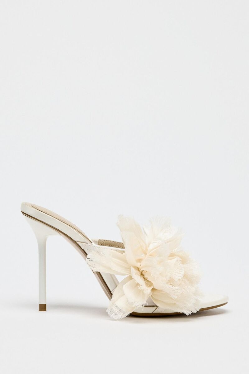 Sandalias tacón con maxiflor.