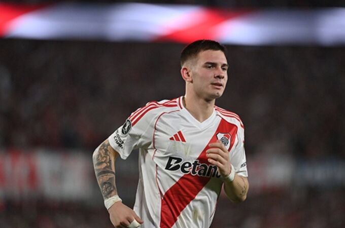 Mastantuono, con la camiseta de River