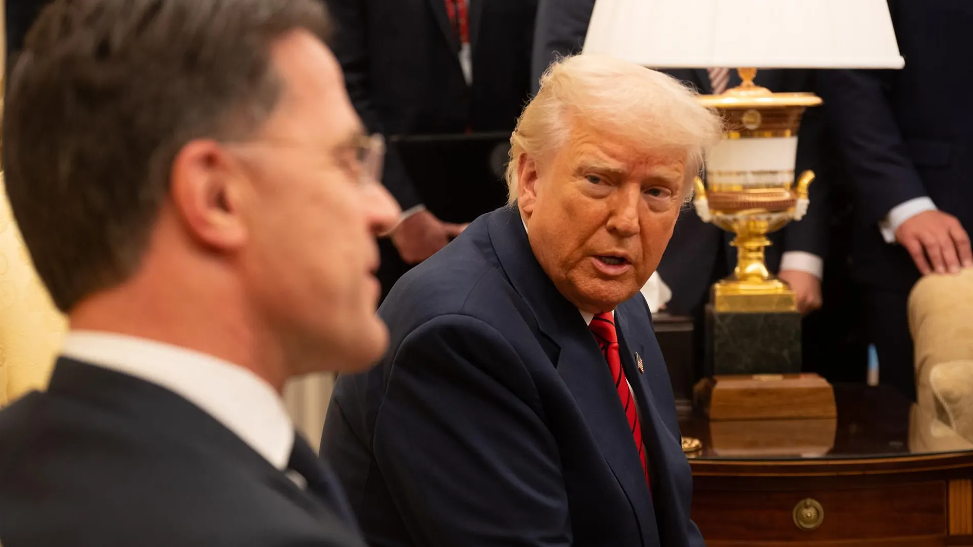 OTAN.- AMP.- Rutte confirma a Trump que "todos" los aliados de la OTAN acuerdan gastar el 5%: "Pagarán a lo grande"