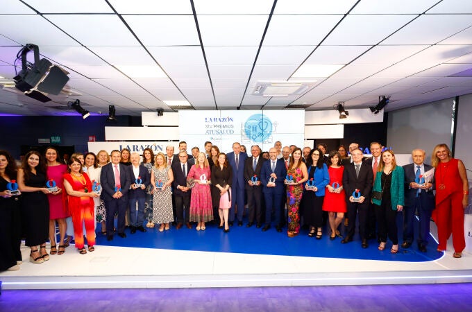 Foto de familia de los premiados en la XIV edición de los Premios A Tu Salud