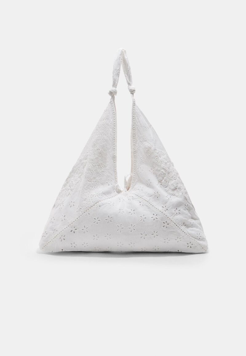 Bolso bordado.