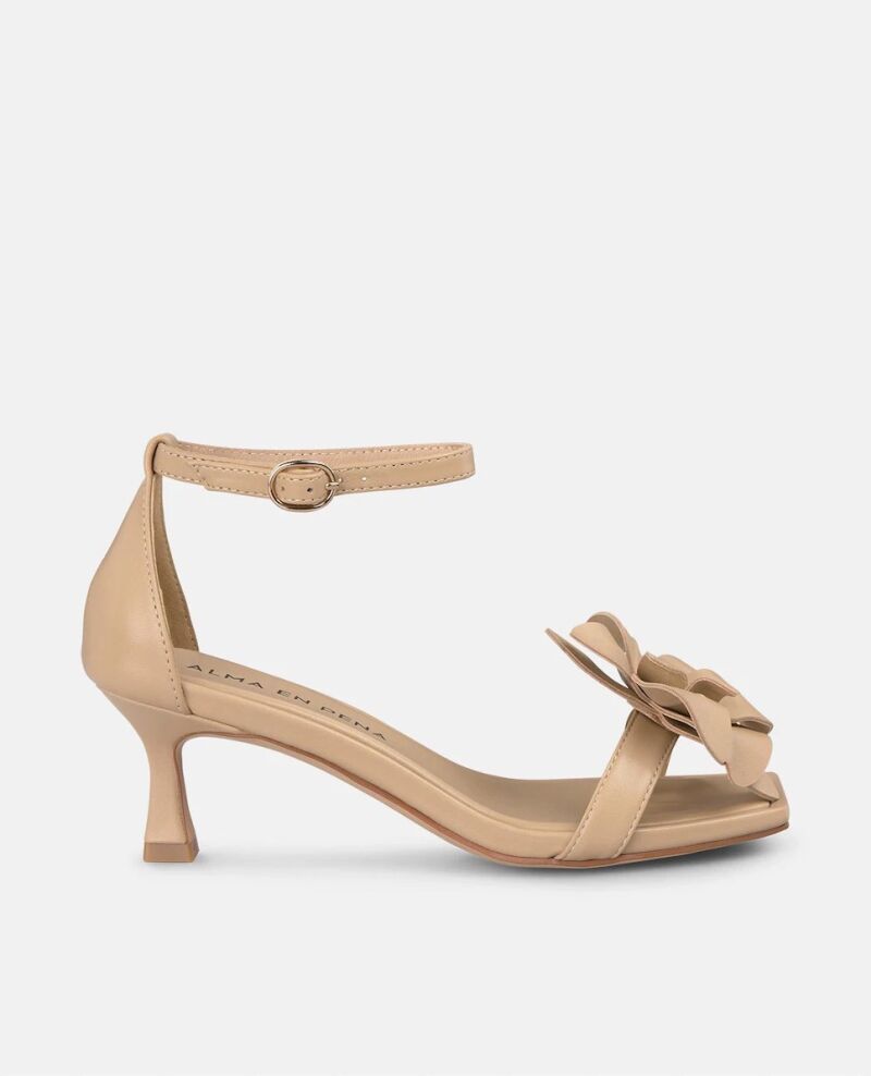 Sandalias de tacón con pulsera.
