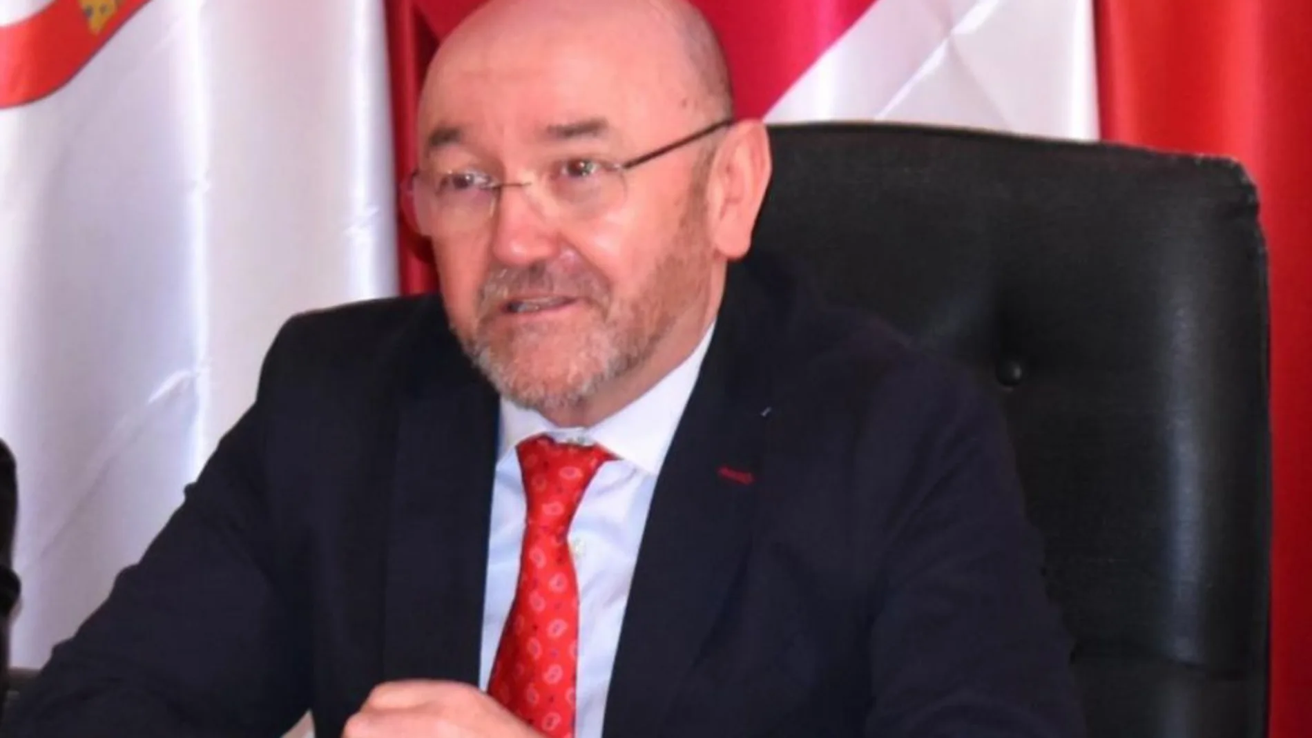 El director general de Protección Ciudadana, Emilio Puig, será reconocido por el Ministerio de Defensa con la Cruz al Mérito Militar