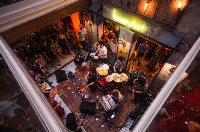 La banda tailandesa Khana Bierbood, en uno de los espacios de la sala granadina Lemon Rock