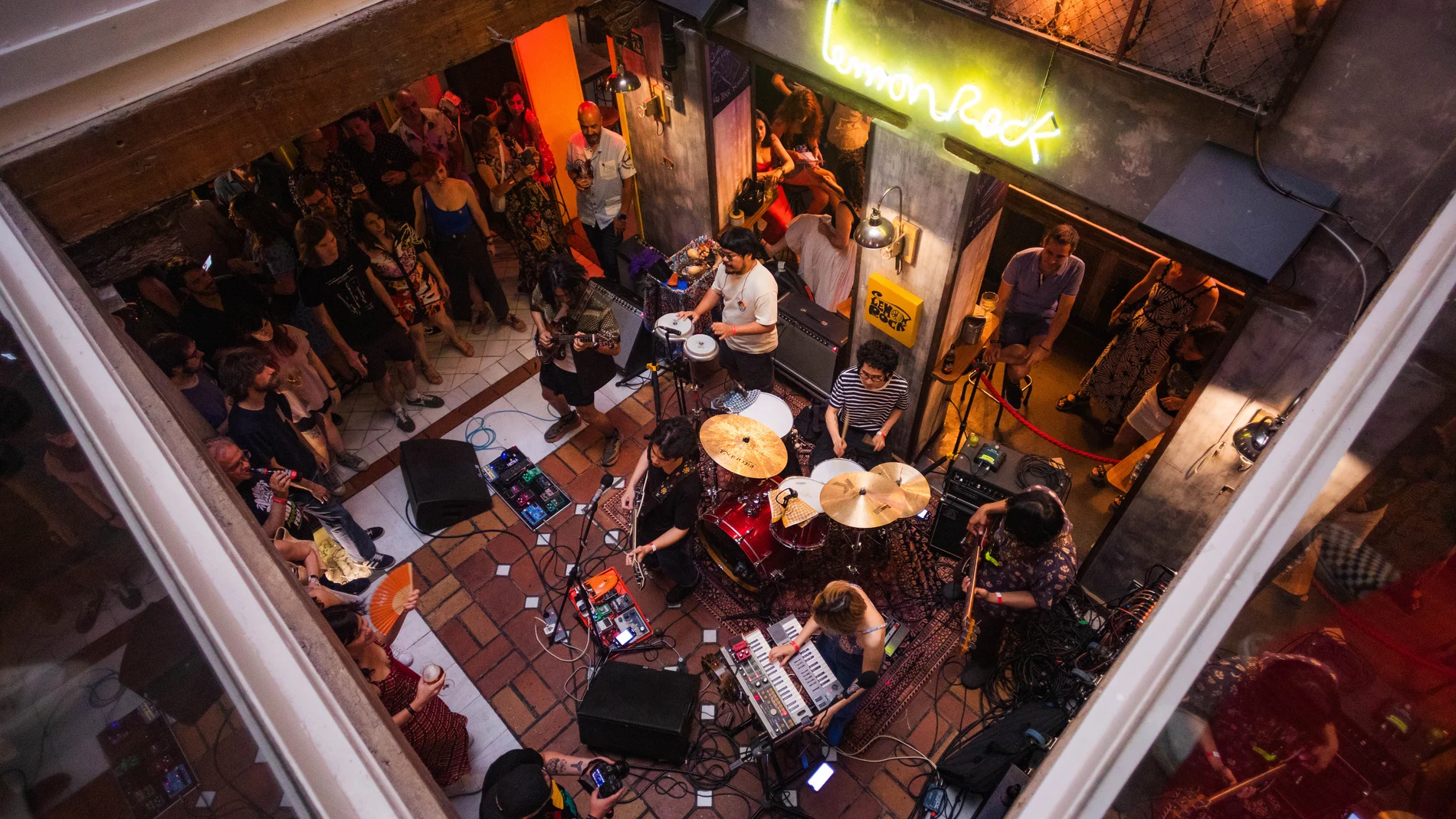 La banda tailandesa Khana Bierbood, en uno de los espacios de la sala granadina Lemon Rock