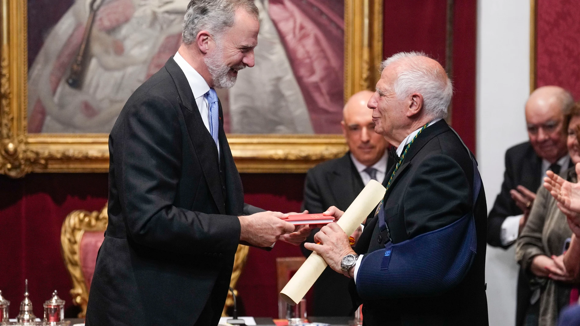 Madrid (Spain), 25/06/2025.- Spain's King Felipe (L) congratulates former Vice President of the European Commission Josep Borrell at event celebrating his membership in the Royal Academy of Moral and Political Sciences in Madrid, Spain, 25 June 2025. (España) EFE/EPA/Borja Sanchez-Trillo / POOL POOL