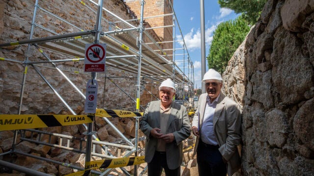 Gonzalo Santonja visita las obras de la iglesia de San Andrés en Ávila