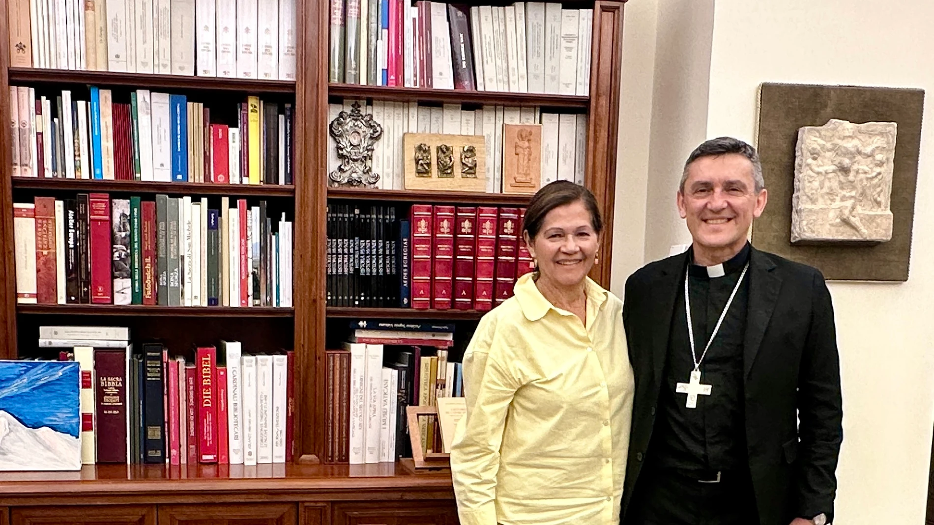 El Arzobispo Cesare Pagazzi abre las puertas de la Biblioteca Apostólica Vaticana a La Razón