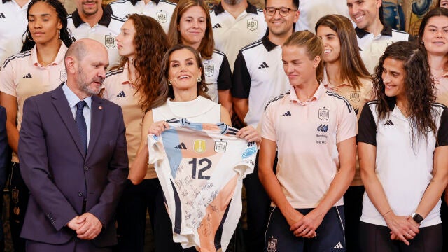 Reina Letizia en audiencia con jugadoras selección española de fútbol femenino